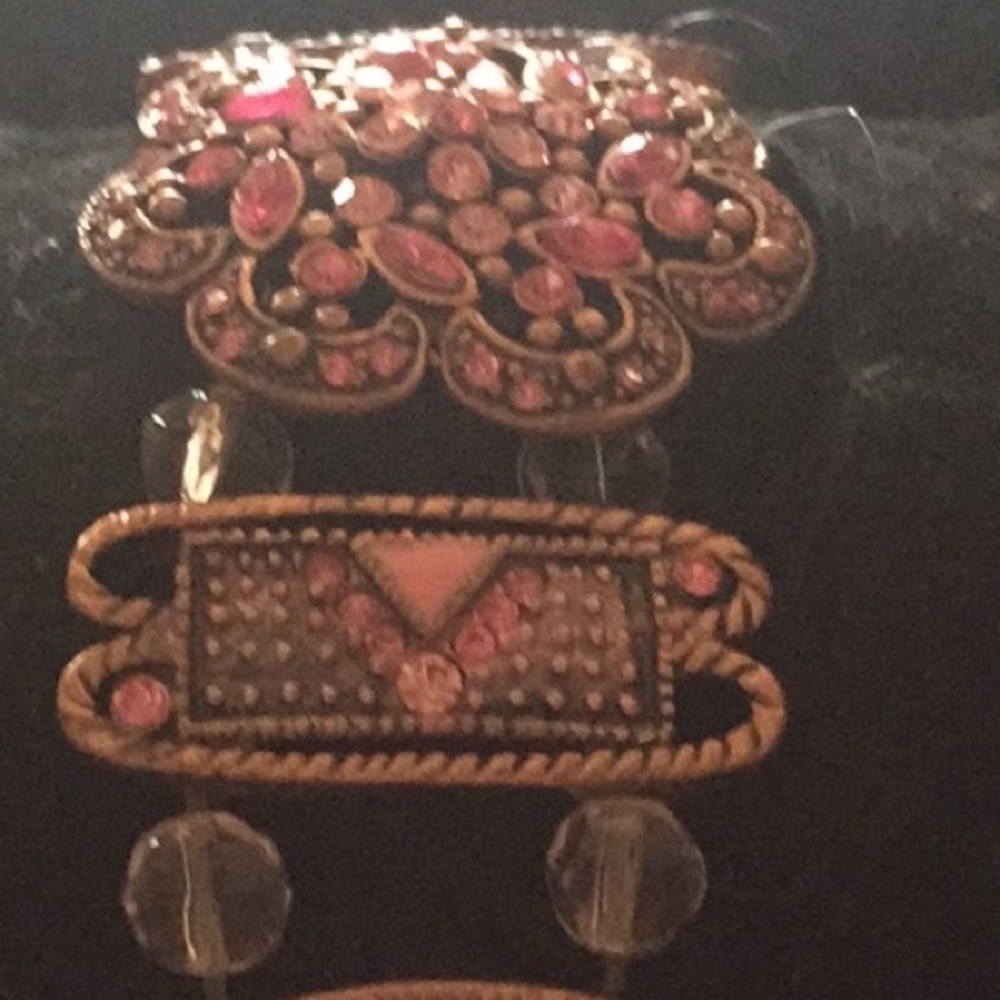 NWOT Pink and clear crystals and stones with pearls on bracelet